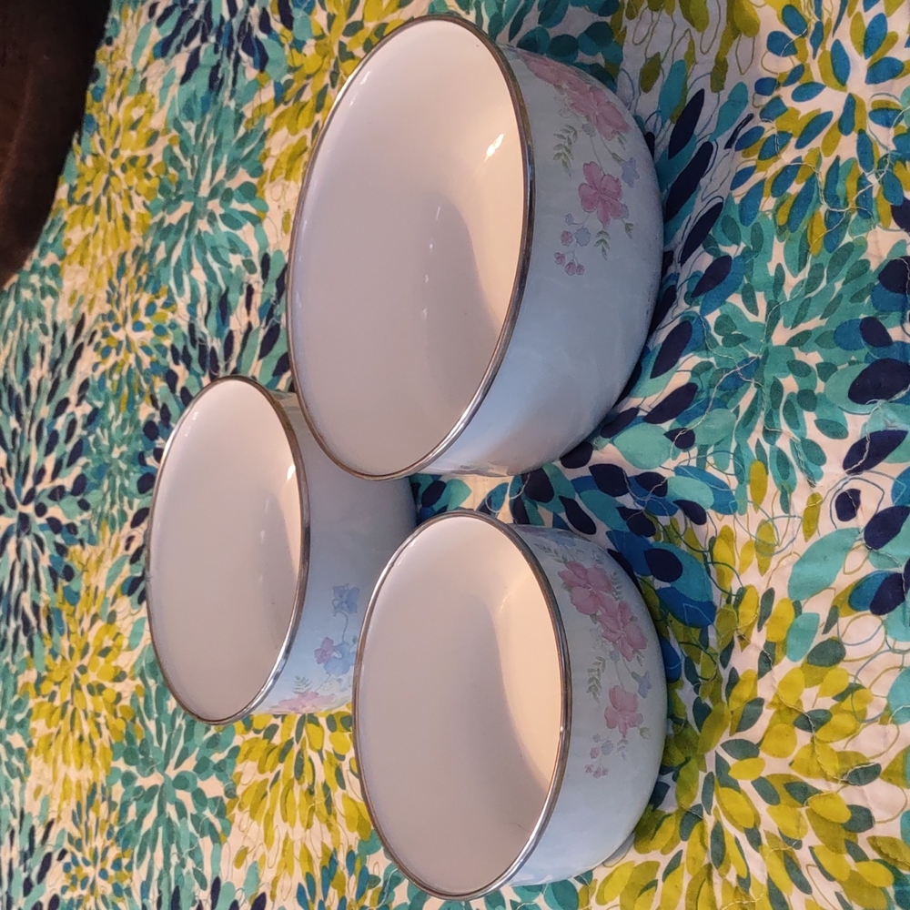 Vintage 80's Stackable Enamel Bowls 3 Piece Set